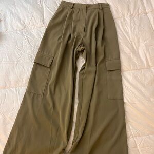 19 Cooper olive cargo pants with side pockets.